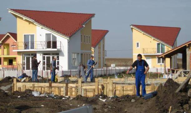În ultimii ani, zeci de companii de construcţii nu şi-au onorat obligaţiile contractuale şi au lăsat sute de mii de oameni fără bani.