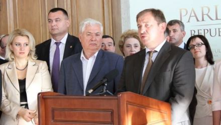 După lungi discuții, deputatul neafiliat Mihai Godea a pus punctul. „Cu cât v-a plătit Șelin să-i faceți atâta publicitate?