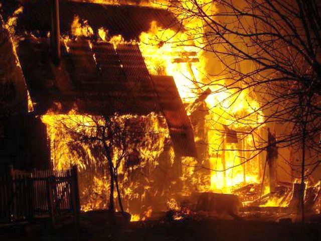  Un incendiu a izbucnit într-o casă de locuit din localitatea Condrăteşti, raionul Ungheni, ieri noaptea.