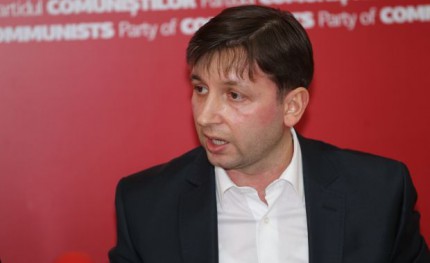 Artur Reşetnicov a spus că se sufoca cînd se afla în prezidium „alături de lideri politici compromişi”