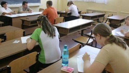 Aceasta i-ar putea costa eliminarea din examen şi, în consecinţă, anularea lucrării.