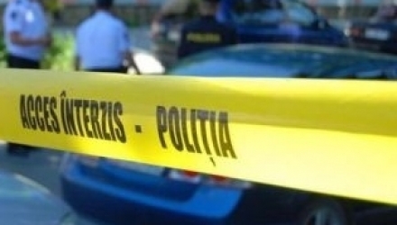 Un bărbat a fost găsit fără suflare în locuinţa sa, plină de fum, de pe strada Lomonosov din capitală.