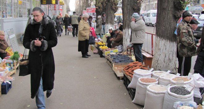 Chirtoacă a dat de înţeles că în spatele comerţului neautorizat, practicat pe străzile Chişinăului, stau interesele unor persoane corupte.