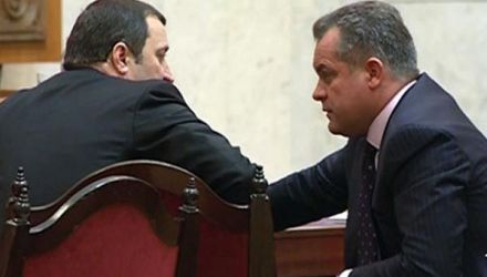Mai pe scurt, cum ar spune Constantin Cheianu, totul e superb în Atena lui Filat.