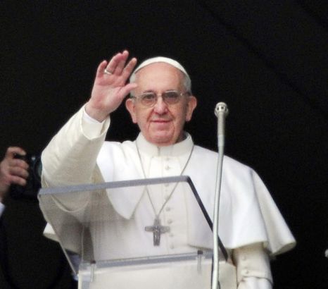 Mai mult, presa locală spune că Biserica Catolică din Argentina vrea să deschidă şi un muzeu, dar deocamdată nu se ştie dacă Papa va fi de acord cu el.