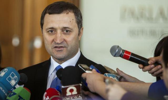 Vlad Filat a spus că, începînd cu 15 aprilie, va începe negocierile propriu-zise cu cei care doresc să contribuie la stabilitatea politică.