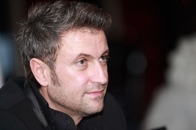 Creatorul de modă a negat, orice implicare a sa în cazul vânzării a două din cele şapte tablouri furate în octombrie 2012 de la muzeul Kunsthal din Rotterdam.
