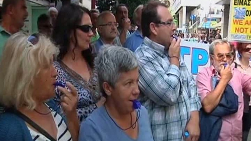 Oamenii contestă un nou pachet de austeritate pe care Guvernul elen