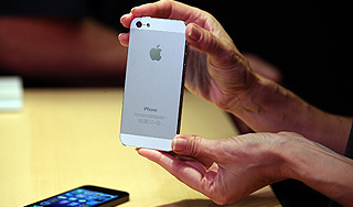 Apple продемонстрировала технологию, которая позволит минимизировать урон от падения iPhone. 
