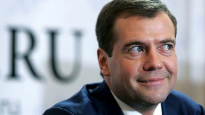 Российский премьер-министр Дмитрий Медведев признался, что его не задевает, когда его в интернете его называют "Димон". Фото: auto.sibkray.ru