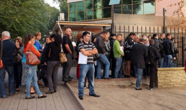Тысячи молдаван могут мигрировать и потребовать социальных благ в Великобритании, "нагрузив" еще больше падающую английскую экономику. 
