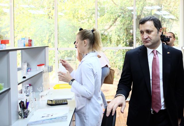 În cadrul Laboratorului pentru Controlul Calității Medicamentelor și a Dispozitivelor Medicale activează 31 de persoane