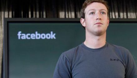 Zuckerberg a ieşit astfel din topul celor mai bogaţi 40 de miliardari ai lumii, realizat zilnic de agenția Bloomberg.