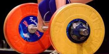 Artiom Pipa a concurat tot în limitele de 69 kg, dar la juniori şi a cucerit 3 medalii. 
