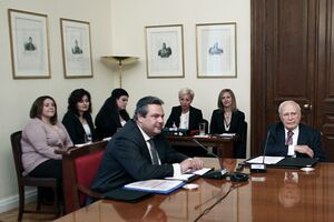 Eforturile din ultimul moment depuse de preşedintele Carolos Papoulias pentru a găsi un acord între liderii de partid arţăgoşi s-au terminat fără nicio înţelegere