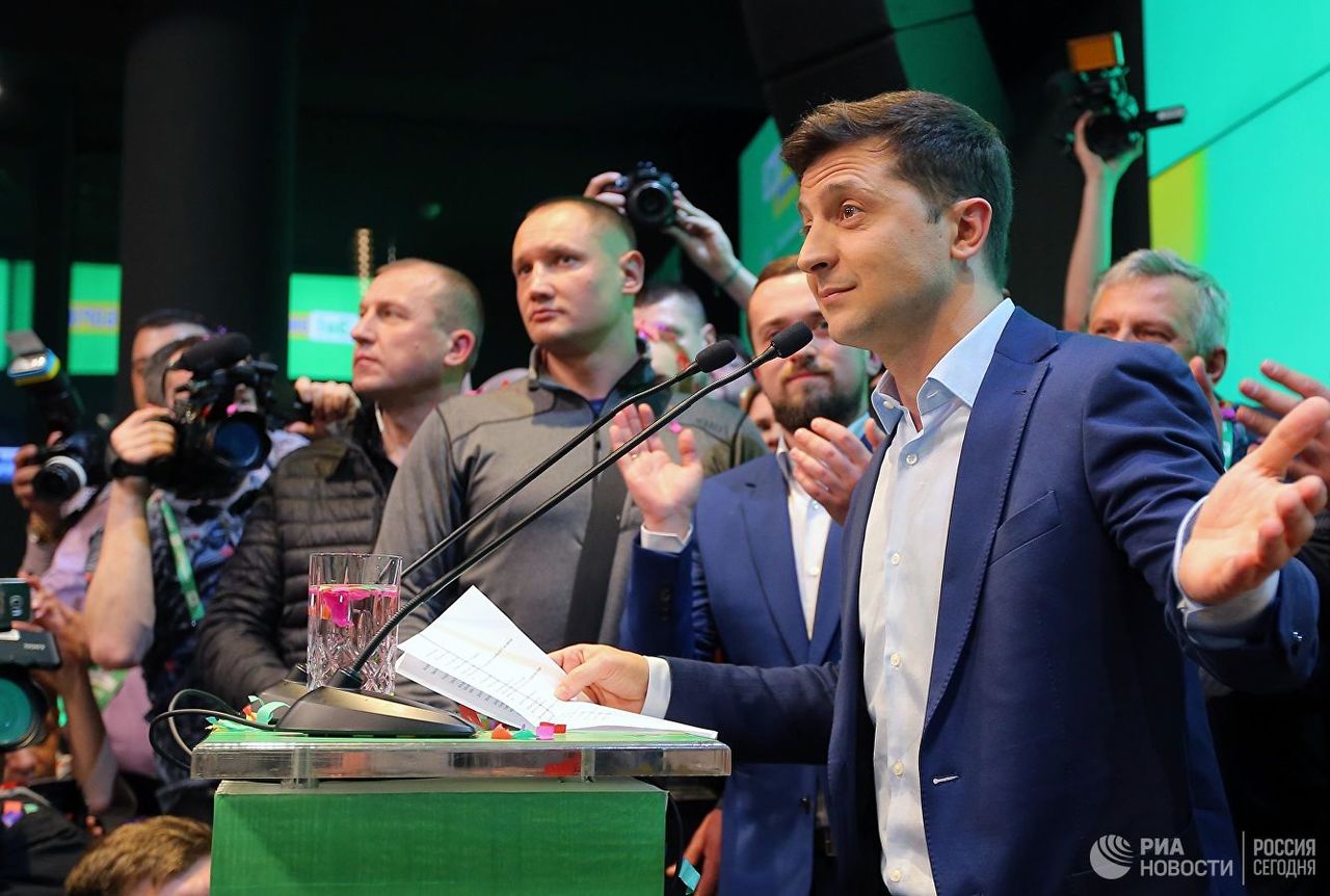 Зеленский готов сотрудничать с Гройсманом, заявили в его штабе.