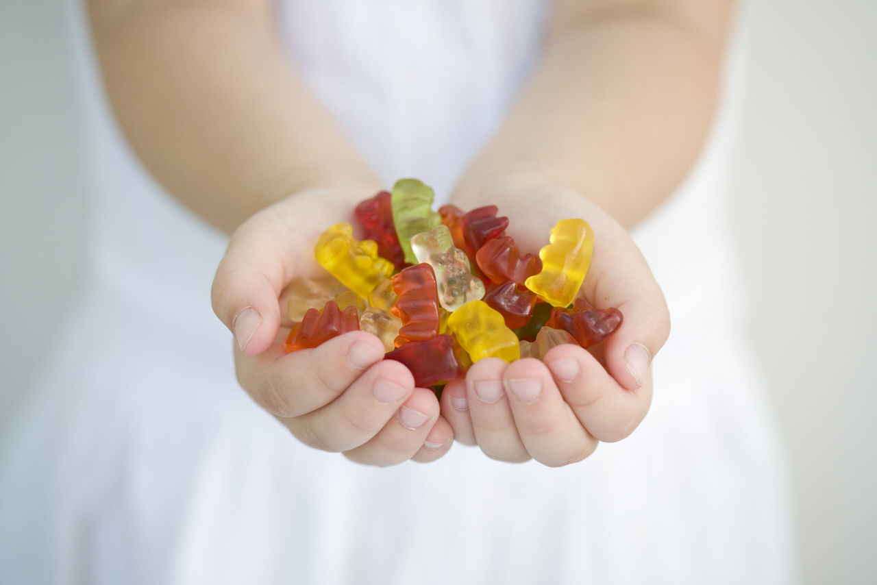 Un copil din Olanda a intrat în comă după ce a consumat jeleuri Haribo care conțineau canabis.