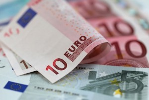 Euro atinge un nou record istoric faţă de moneda naţională. BNM a stabilit pentru astăzi, un curs oficial de 18 lei şi 97 de bani pentru un euro.