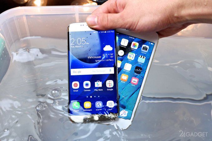 Samsung Galaxy S7 и Apple iPhone 6s поместили в ёмкость с водой, периодически проверяя их работоспособность.