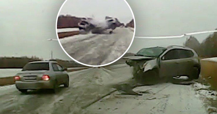 Момент смертельного ДТП под Омском попал на видео.