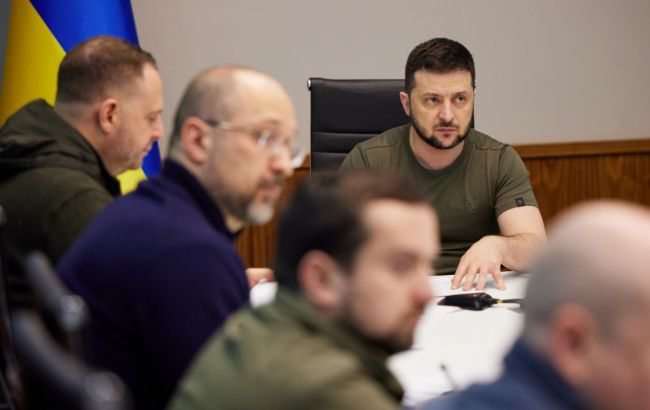 За месяц военных действий Украинское государство тратит примерно 10 млрд долларов.
