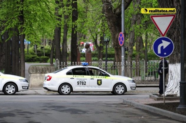 Работников Инспекции патрулирования поймали с поличным.