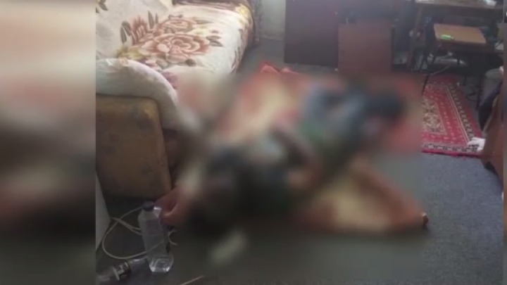 Un bărbat de aproximativ 35 de ani a fost găsit fără suflare în locuința pe care o închiria singur. 