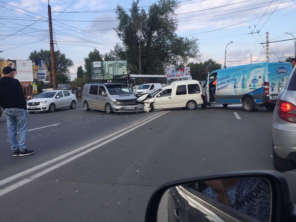 Авария на ул. Измаильской спровоцировала пробки.