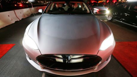 Un model Tesla S a fost implicat într-un accident mortal în Statele Unite.