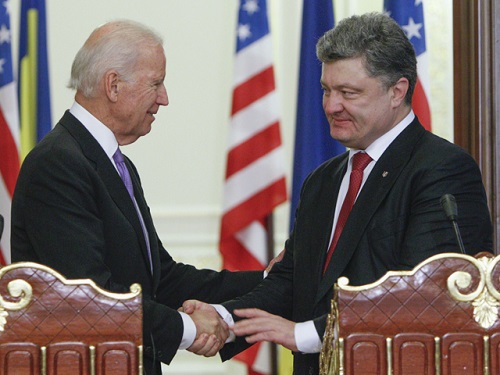 Порошенко поблагодарил США за выделение Украине двух миллиардов долларов.