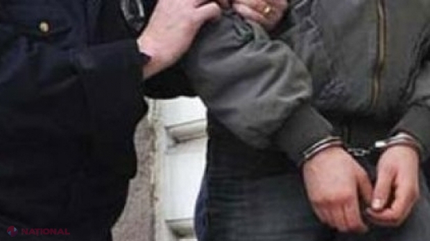 Poliția a deschis o anchetă și încearcă să dea și de urma celuilat suspect. Tinerii riscă până la 15 ani de închisoare pentru jaf.