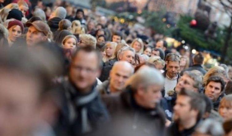 По данным ФМС РФ, на начало июля 2015 года в России пребывало более 9 млн 200 тыс. граждан из стран СНГ.