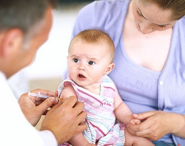 Amenzi pentru medicii care nu i-au convins pe părinți să-și vaccineze copiii. Foto simbol: Radio Resita