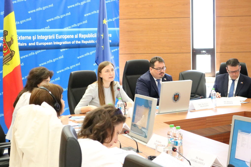 Госсекретарь Даниэла Морарь подчеркнула роль этой инициативы в развитии и продвижении миграционной политики в РМ, а также в диалоге с ЕС. Фото: realitatea.md.