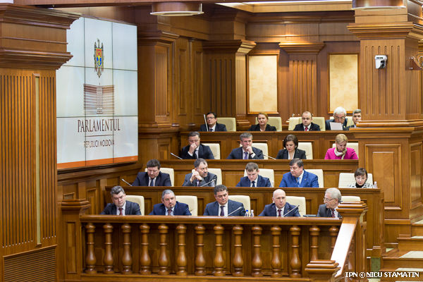 В 16.40 парламент выразил вотум доверия кандидату Павлу Филипу и его кабинету.
