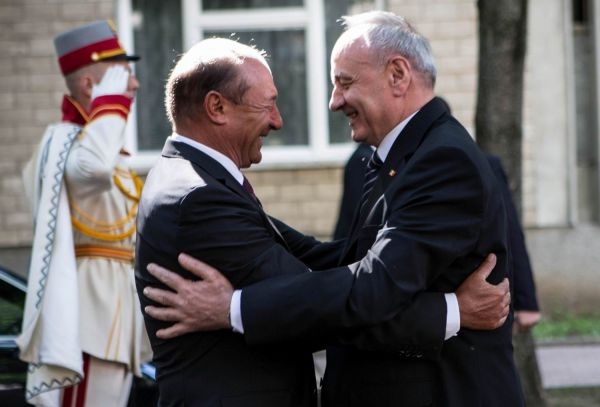 Traian Băsescu l-ar vota pe Dorin Chirtoacă. Foto: evzmd.md