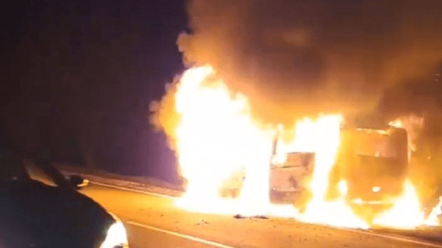 На леушенской трассе под Сурученами сгорел автомобиль.