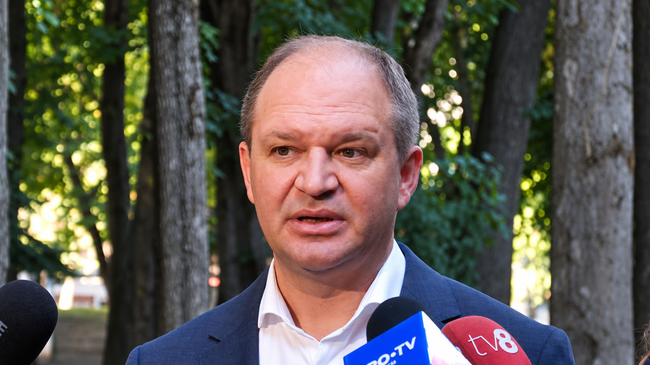 Чебан призвал отказаться от законопроекта: Выпуск дронов сделает Молдову военной целью.