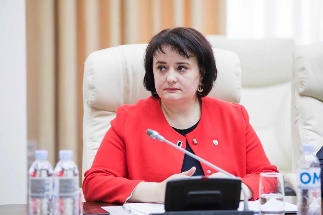 Думбрэвяну: Призываю "профессионалов" воздержаться от манипуляций.