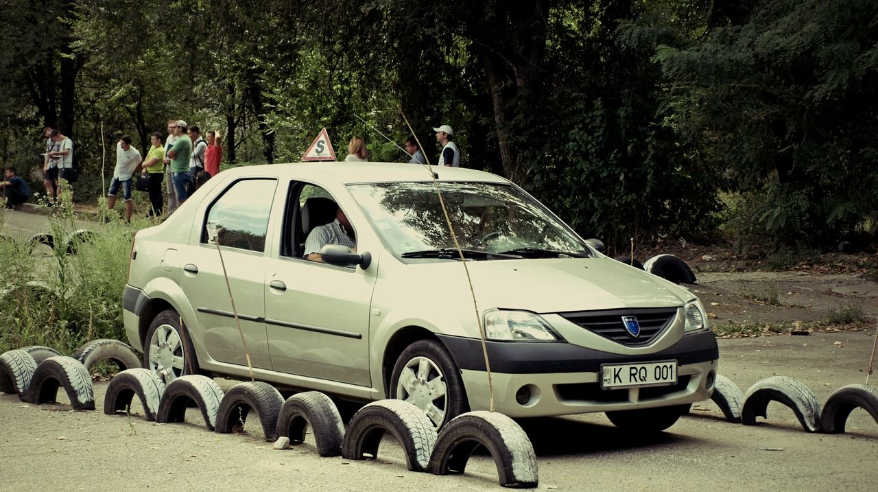 Din cauza situaţiei financiare precare a instituţiilor nu au putut fi achiziţionate toate autovehiculele de instruire în termenul de doi ani.