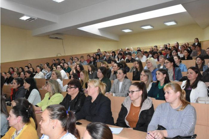 Начались курсы профессиональной переподготовки учителей.