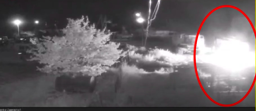 Момент поджога комбайна в Чок-Майдане попал на видео.