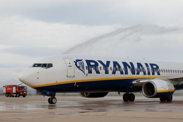 Ryanair anulează încă 400.000 de rezervări.