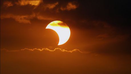 Eclipsa de Soare din 20 martie va fi transmisă online prin Telescopul Universităţii Tehnice din Moldova (UTM).