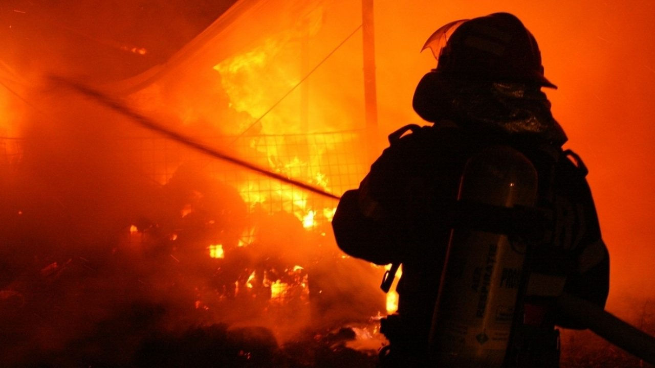 Incendiu la Căuşeni: O persoană a murit, iar 12 locatari au fost evacuați.