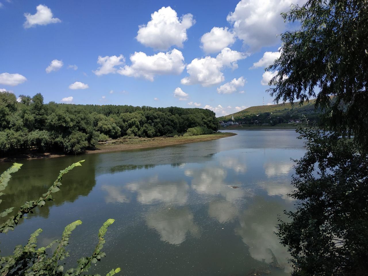 В районе Штефан-Водэ существует риск прорыва дамб.
