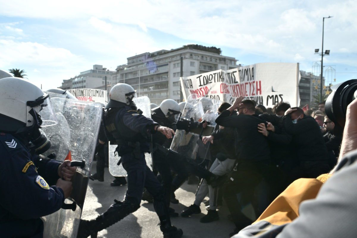 В Греции студенты вышли на протесты против образовательных реформ.