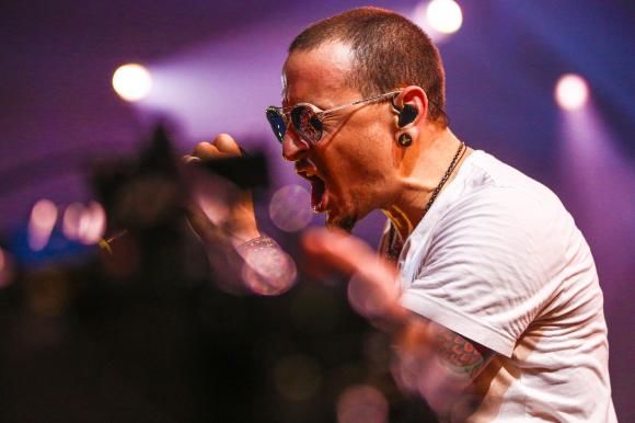 Mesaj emoționant postat pe Twitter de văduva lui Chester Bennington.
