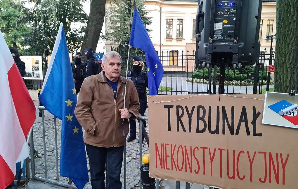 В Варшаве протестовали против решения КС о превосходстве права Польши над ЕС.