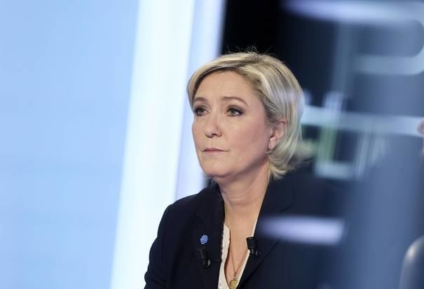 Marine Le Pen, inculpată după ce a postat pe Twitter imagini cu atrocităţi.
